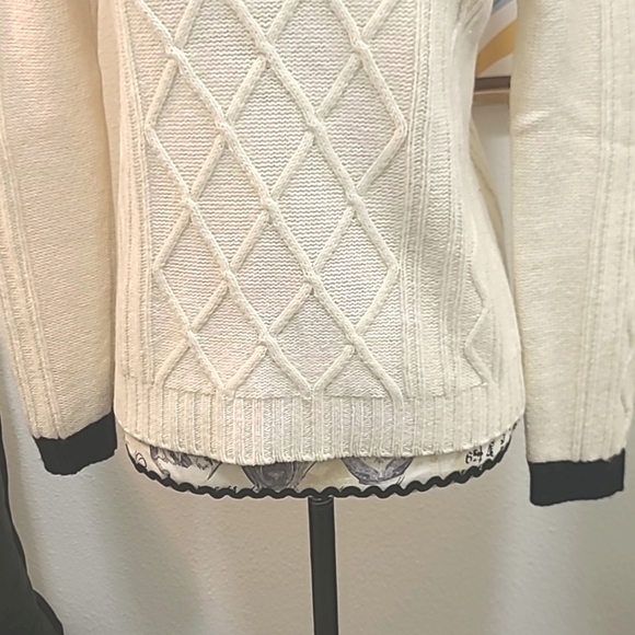 Brooklyn Industries 100% Lambswool cable knit sweater - Picture 4 of 10